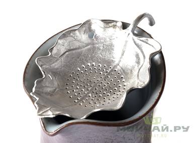 Набор посуды # 20739 керамика чайник - 190 мл  шесть пиал - 50 мл гундаобэй - 130 мл сито